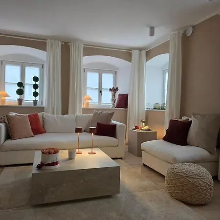 Kavaliershaus Апартаменты Wallerstein